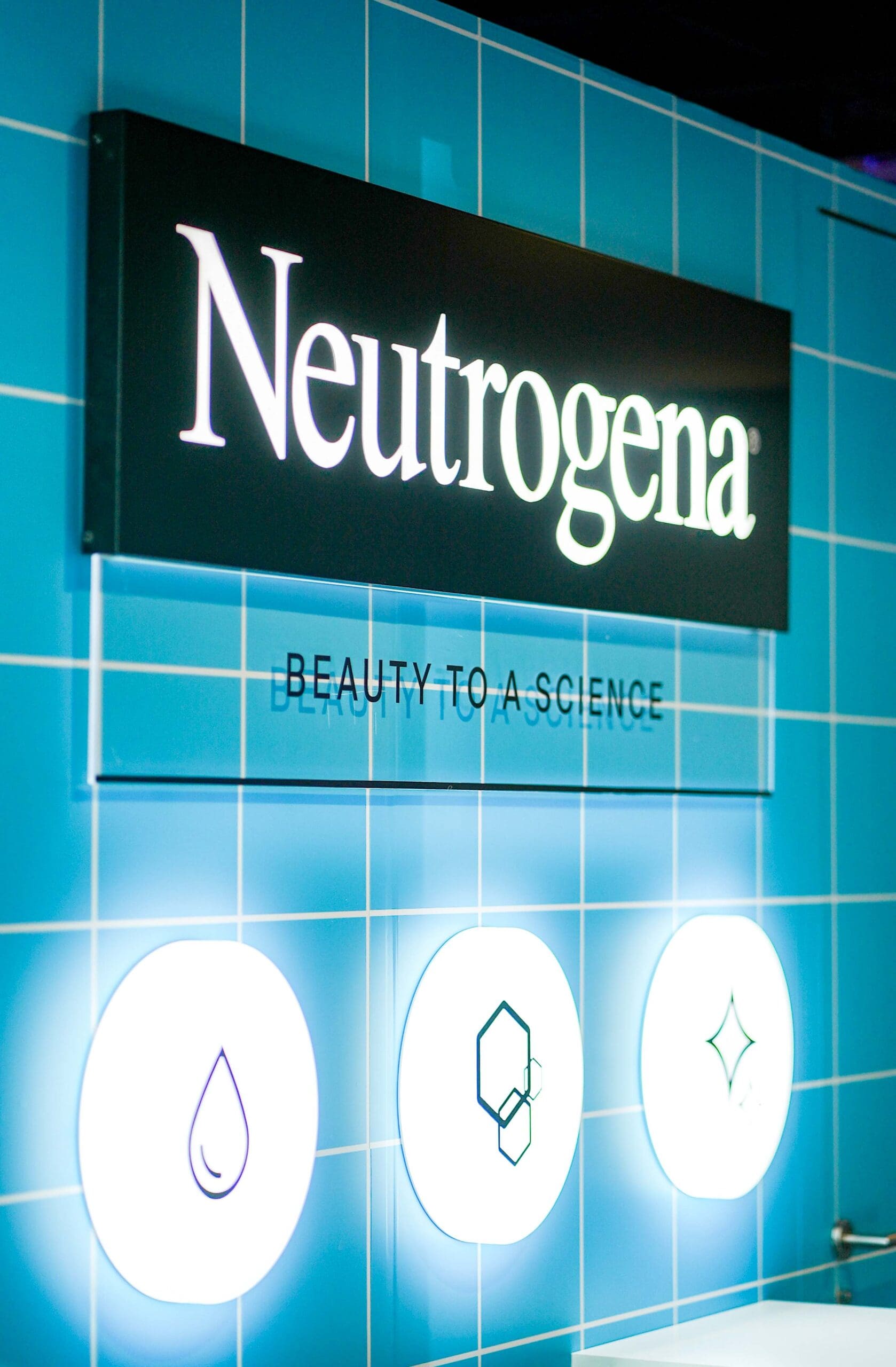 Neutrogena-Influencer-Activation-Custom-Signage