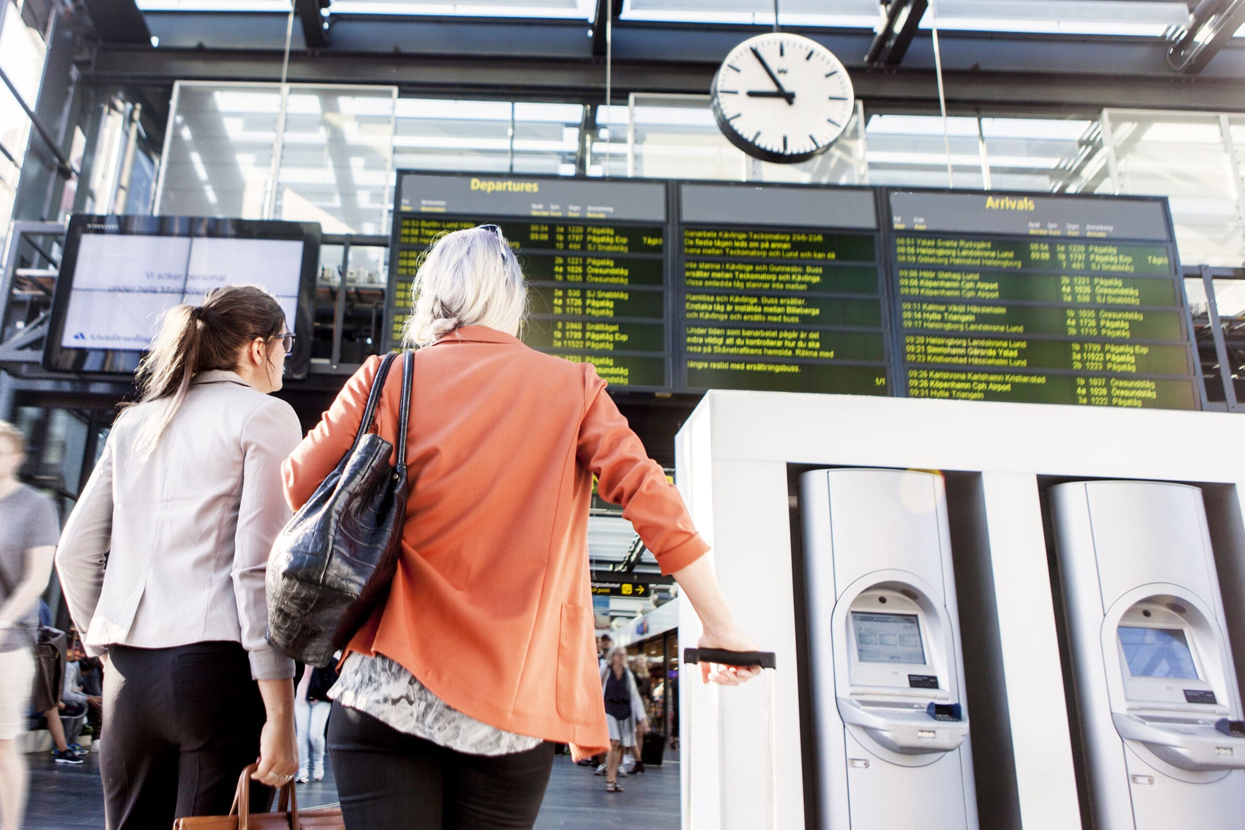 Featured image for “Top 10 Principles for Effective and Beautiful Wayfinding Signage”